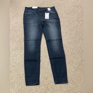 New Judy blue mid rise jeans, skinny fit  size 9/29